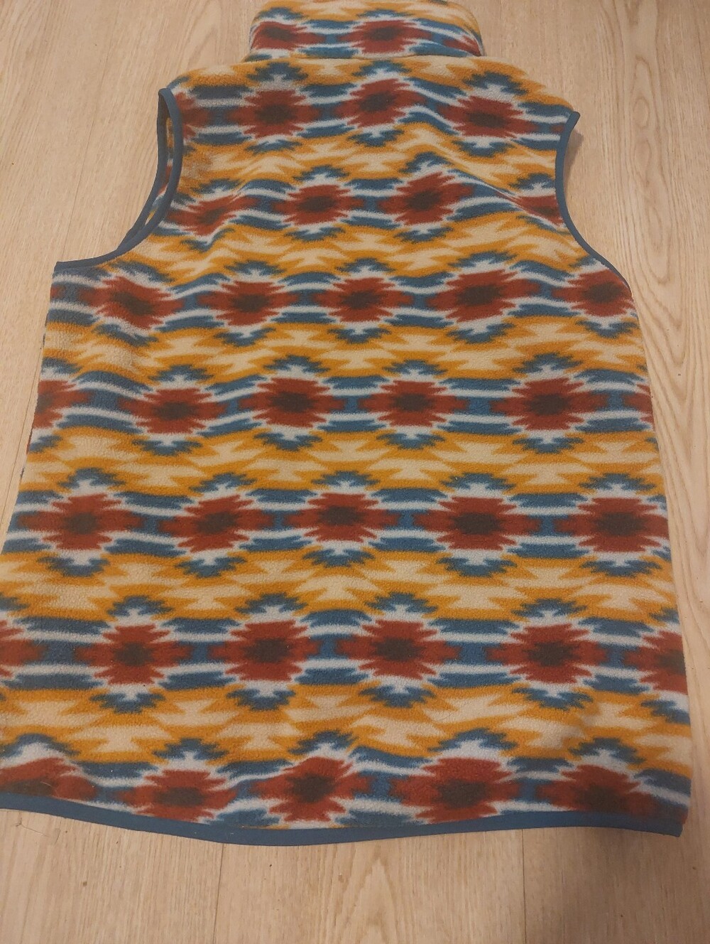 Patagonia Aztec Print Fleece Vest in Red, Yellow, Teal Large - Picture 6 of 6